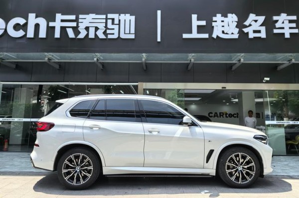 18款墨版宝马X5运动风格做工精良配置解读天津港现车优惠关税