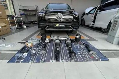 18款加版奔驰GLE400底盘升降空气悬挂奔驰GLE400性能比如何