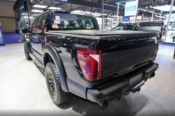 18款福特猛禽F-150皮卡3.5T牛逼性能无惧翻山越岭超值优惠价格