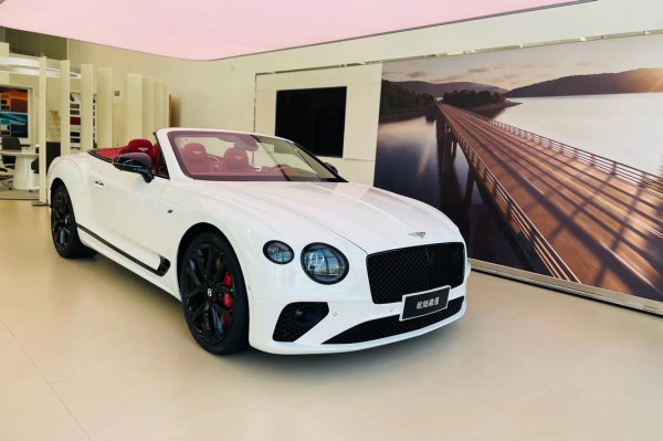 18款宾利欧陆GT敞篷时尚典雅的轿跑裸利活动闪耀港口一降到底