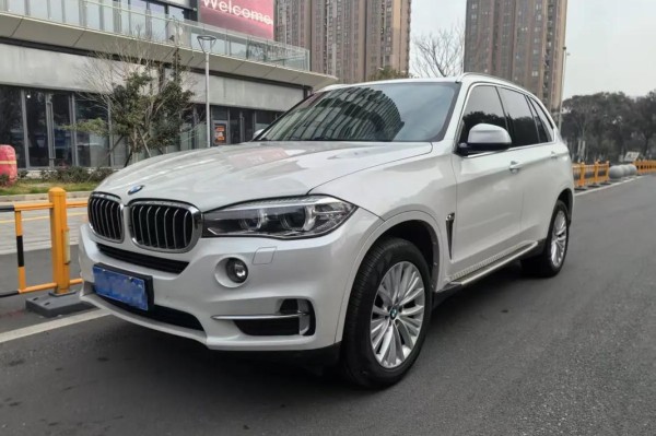 18款宝马X5中东版轿车的豪华以及恬静感配置参数港口现车报价