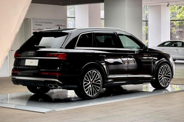 18款奥迪Q7加版最新现车炫酷来袭超强劲的驱动力天津巨降优惠