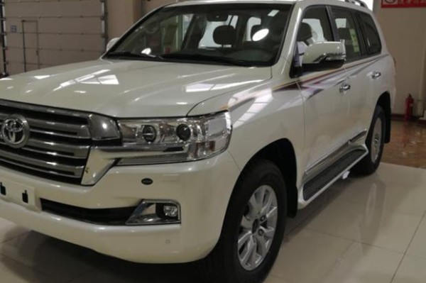 18款丰田陆巡4600 4.6L V8中东版现车实拍报价