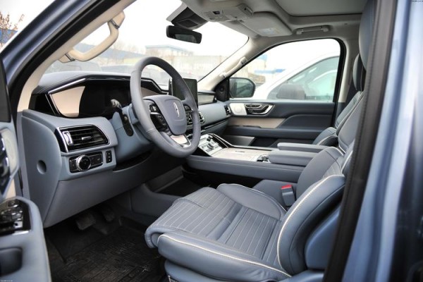 18款加版林肯领航员真正的舒适陆地商务舱现车实拍图最新解析