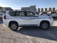 18款中东版丰田霸道4000经典颜色街头一除风景手续齐全走量冲销