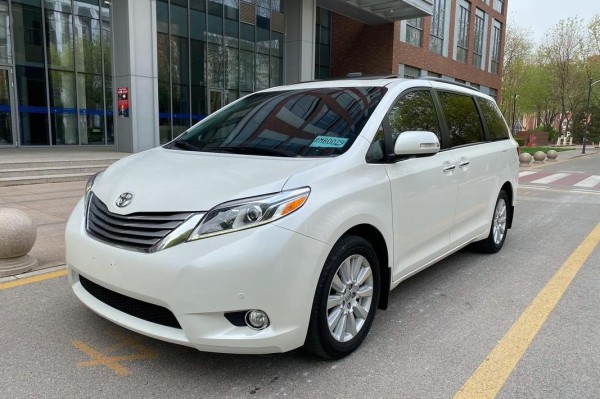 18款加版丰田塞纳四驱亮眼的表现让我们拭目以待疯狂掉价抢购中