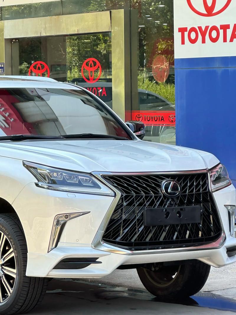 16款雷克萨斯LX570配置报价雷克萨斯LX570中东版相关信息