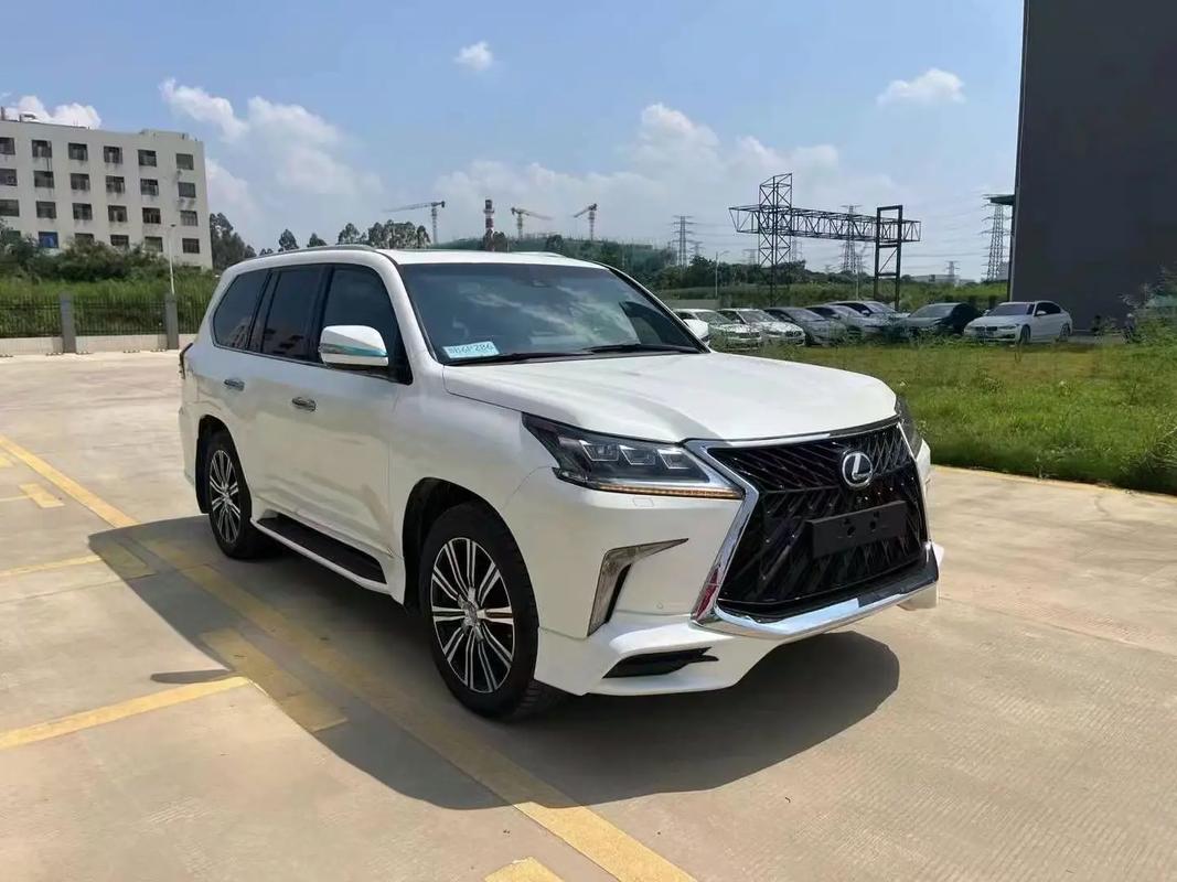 17款雷克萨斯LX570八座特惠现价多少 油耗性能介绍