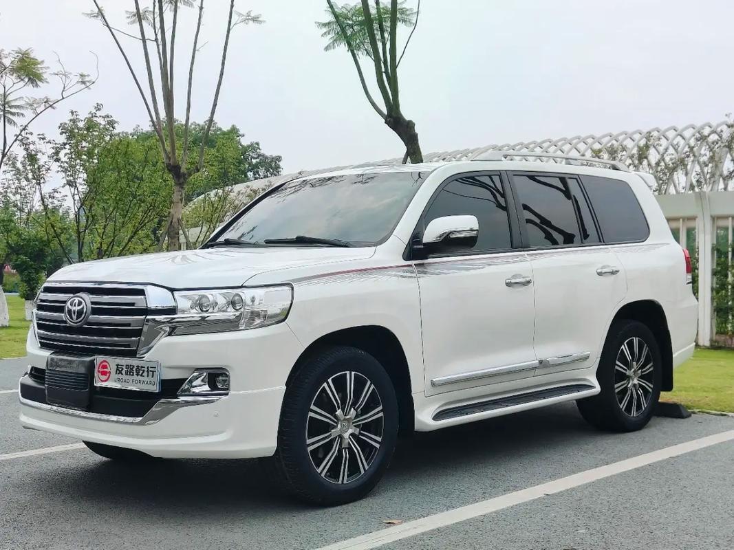 18丰田酷路泽4000配置高价钱低丰田酷路泽4000中东版优势SUV