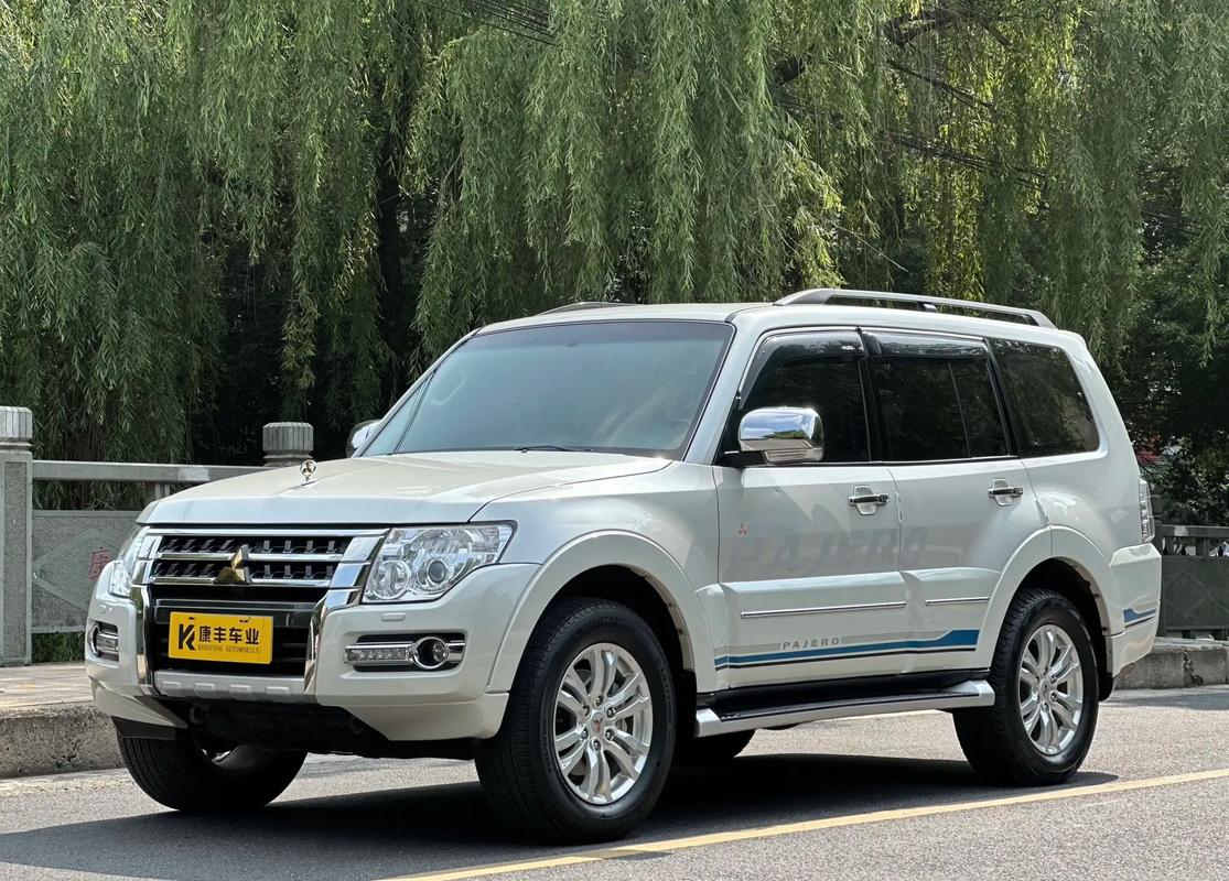 18款三菱帕杰罗V97 3.8L报价优惠港口现车七座现车改装优惠