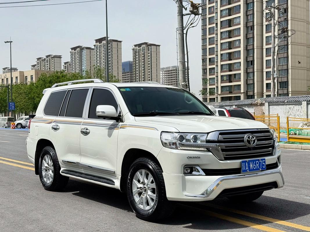 18款中东版丰田兰德酷路泽4000王者越野SUV全系现车多款降价