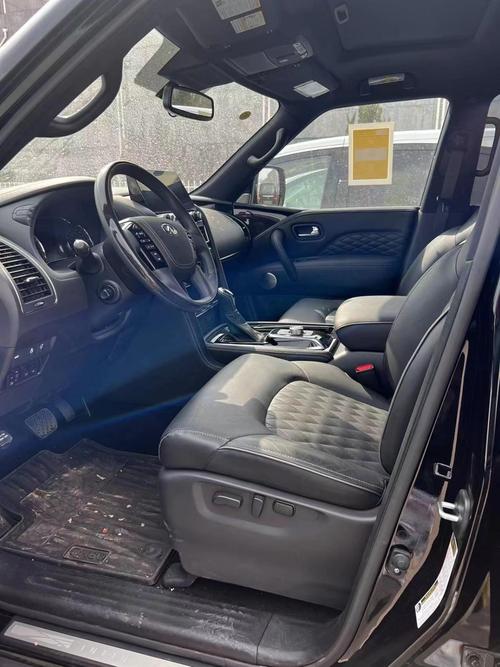 18款中东版现车英菲尼迪QX80 5.6L标准版天津港口报价多少钱