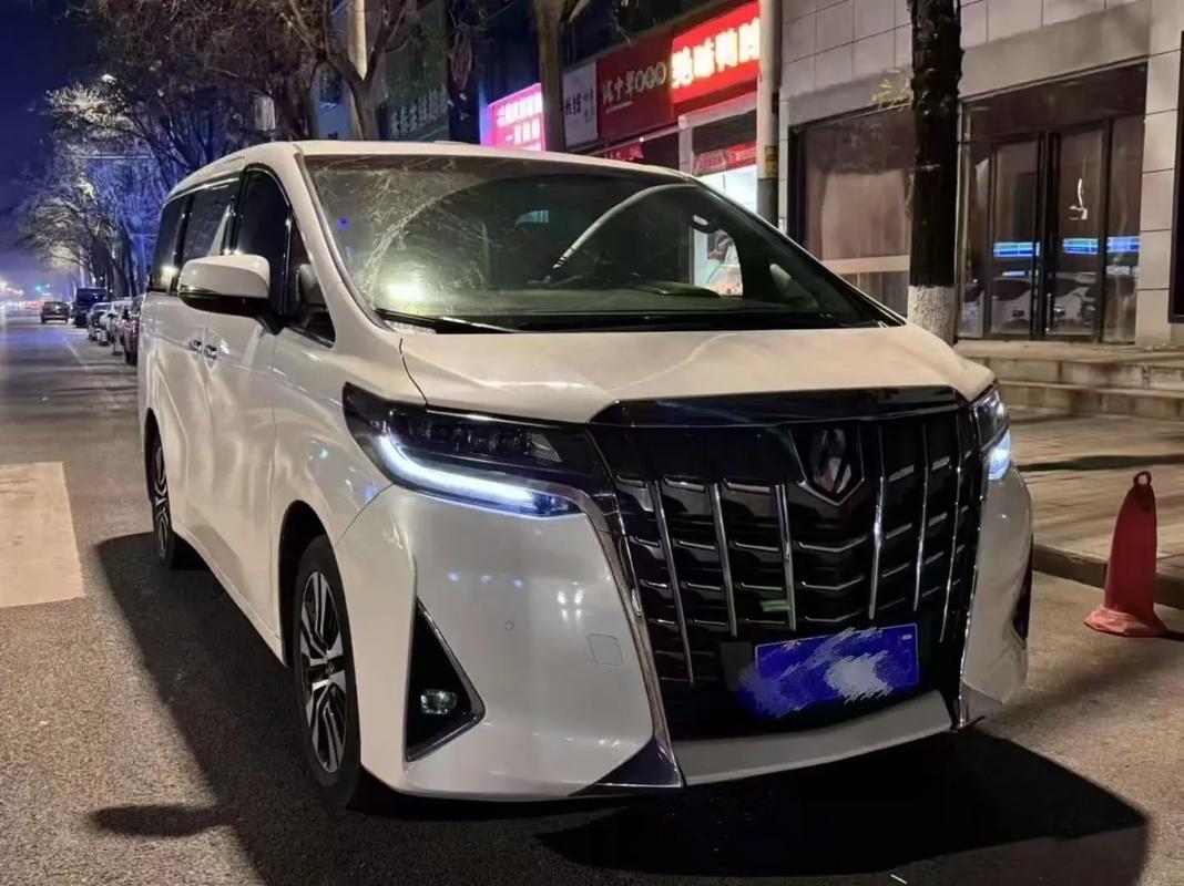 18款丰田埃尔法现车尊贵豪华版配置最低价格新版保姆车体验高大上