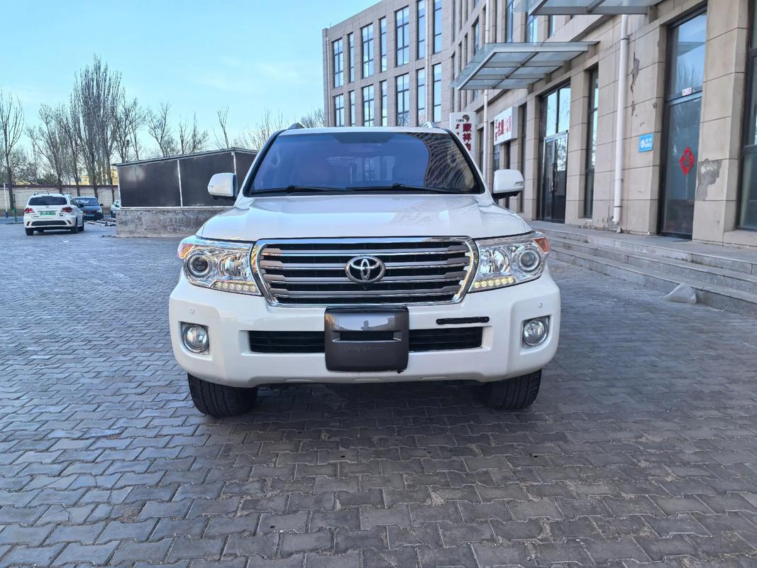 18款丰田酷路泽5700越野之王优惠丰田酷路泽5700中东版多少钱