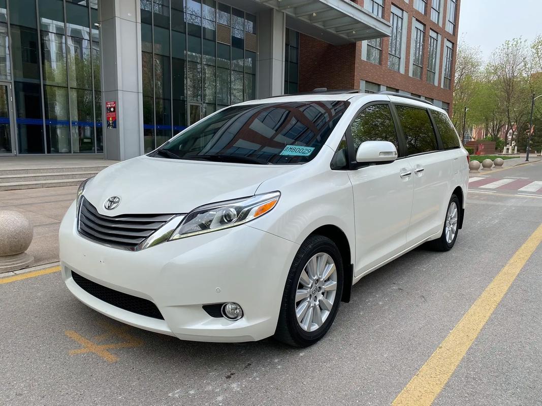 18款加版丰田塞纳四驱亮眼的表现让我们拭目以待疯狂掉价抢购中