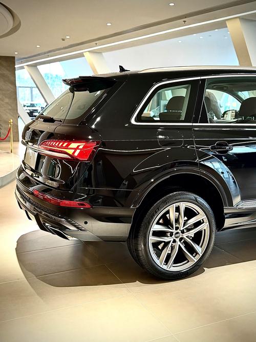 18款加版奥迪Q7 3.0T科技版七座金色越野奥迪Q7全时四驱SUV 促销