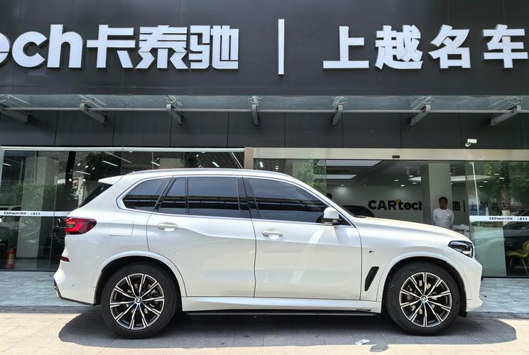 18款墨版宝马X5运动风格做工精良配置解读天津港现车优惠关税