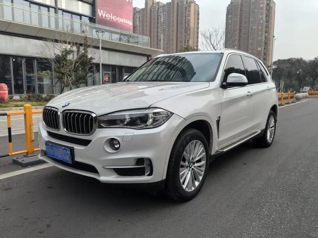 18款宝马X5中东版轿车的豪华以及恬静感配置参数港口现车报价