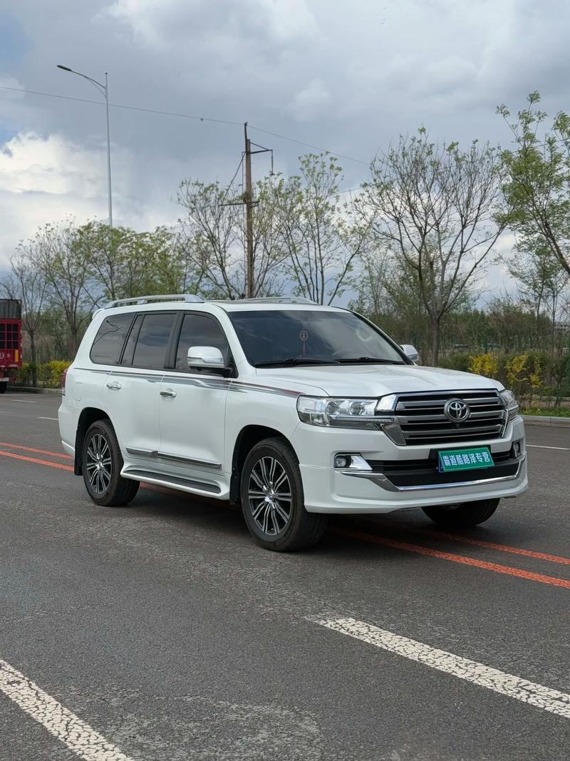 2023款红旗E-QM5 560KM PLUS上市 售价19.98万